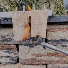 Vergleich Flammtest Jute nach ca. 5 Sekunden