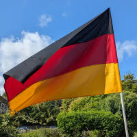 Deutschland-Fahne aus Baumwolle (2,00 x 1,35 m) – Echt genäht – OEKO-TEX® – Tunnel 25 mm