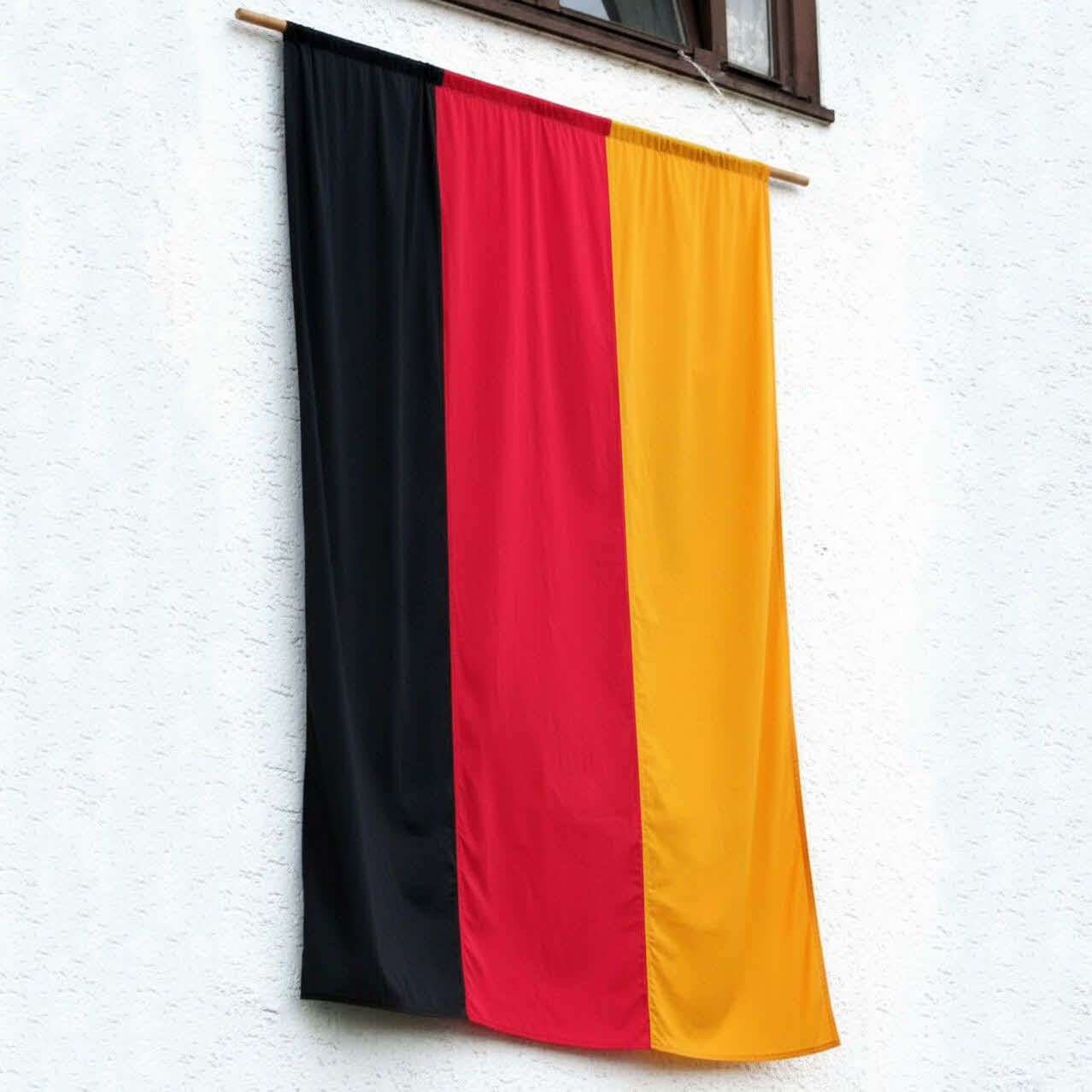 Deutschland-Fahne aus Baumwolle (3,00 x 2,00 m) – Echt genäht – OEKO-TEX® – Tunnel 25 mm