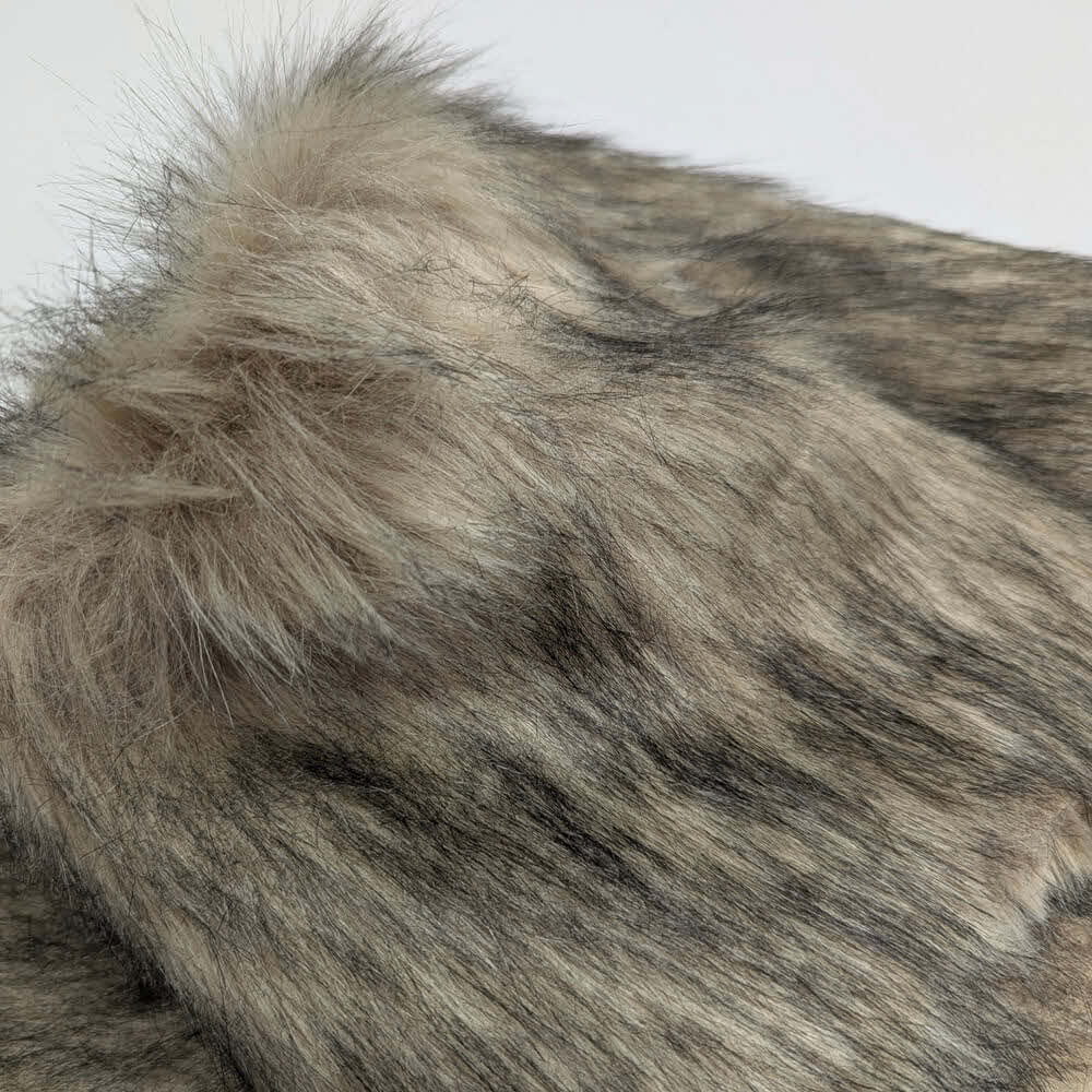 Kunstfell Langhaar 50 - 80 mm Flor hellbeige, schwarze Spitzen 150 cm breit