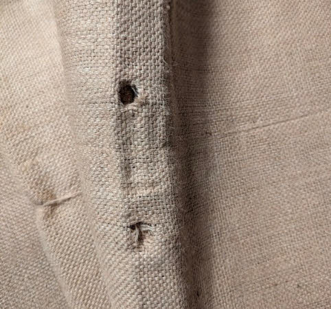 Option: : Mit zwei 1 Euro-Münzen großen Löchern 79,90 € abzüglich 20,00 € =