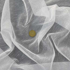 Durchsichtig weich fallend. Vergleich mit 50 Cent Münze