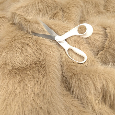 Schöner weicher und dichter Flor. 100 % Polyester