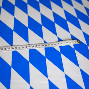 Bayrische Raute Lackfolie Schenkellänge ca. 7,5 cm Diagonale ca. 14,5 cm.